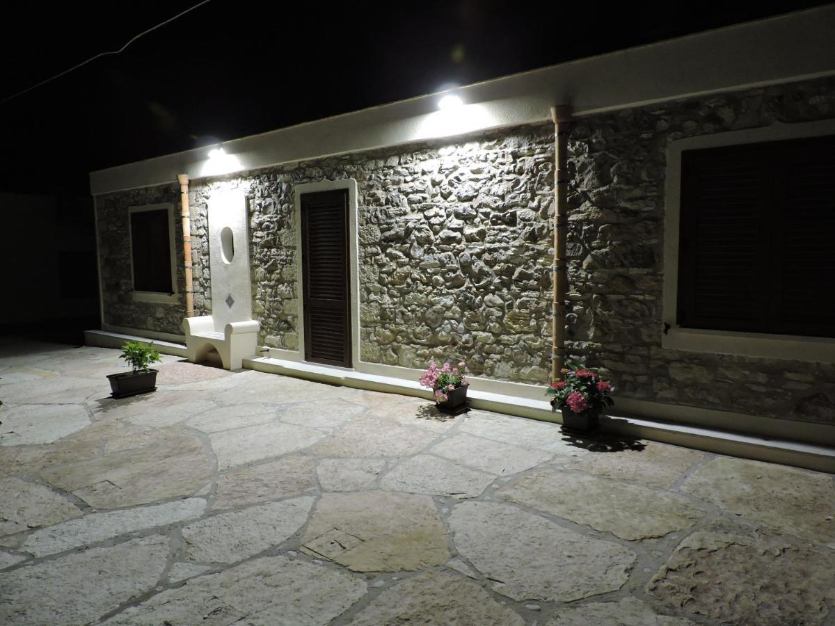 Casale Sammartano Apartments Ummari エクステリア 写真